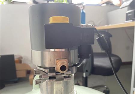 自動(dòng)液氮泵 vs 手動(dòng)充裝：效率、安全性對(duì)比與場(chǎng)景選擇指南